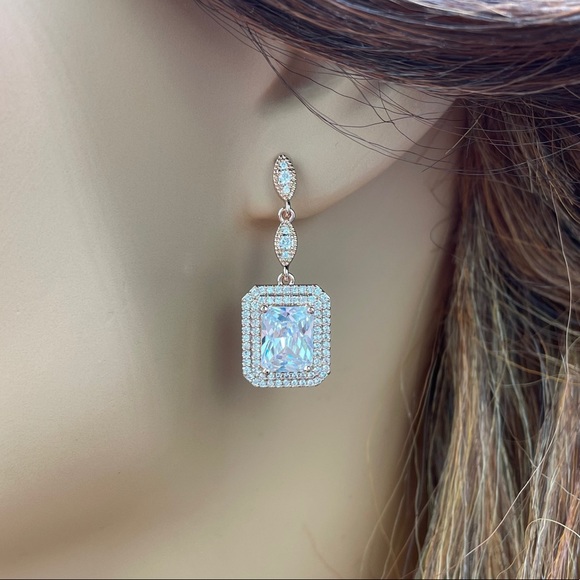 Rose gold tear drop princess emerald halo cut - Picture 4 of 12